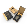 Une présentation premium de l'Eau de Parfum Le Falconé Qannas, avec le flacon de 90ml présenté dans son élégant coffret noir et or, mettant en valeur le design luxueux et l'emblème de la panthère d'or.